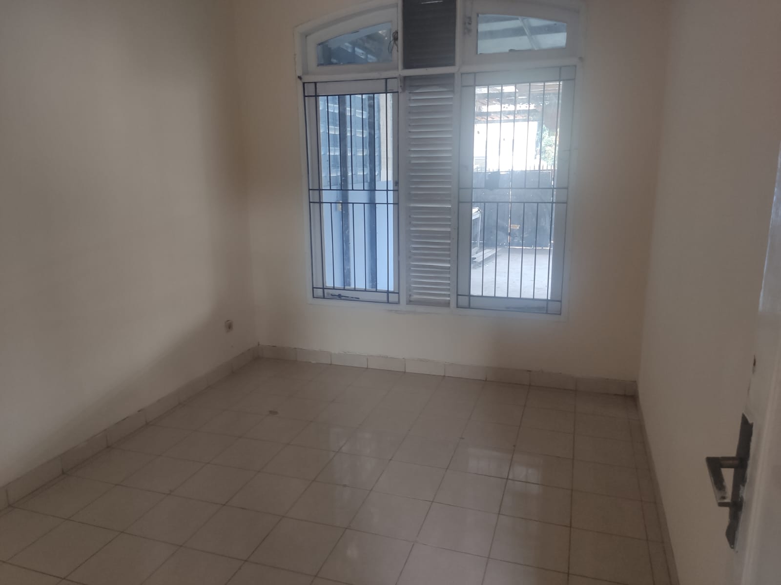 Rumah Disewakan di Jl Beruang Jababeka 